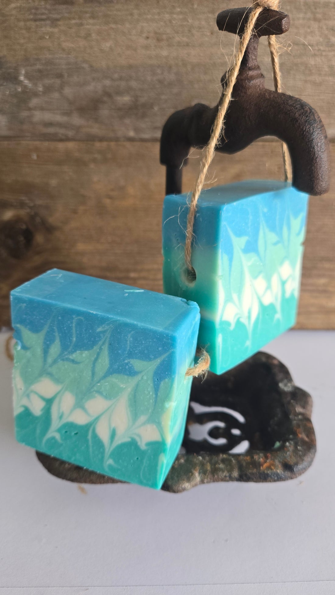 Savon aux huiles essentielles de patchouli et pamplemousse