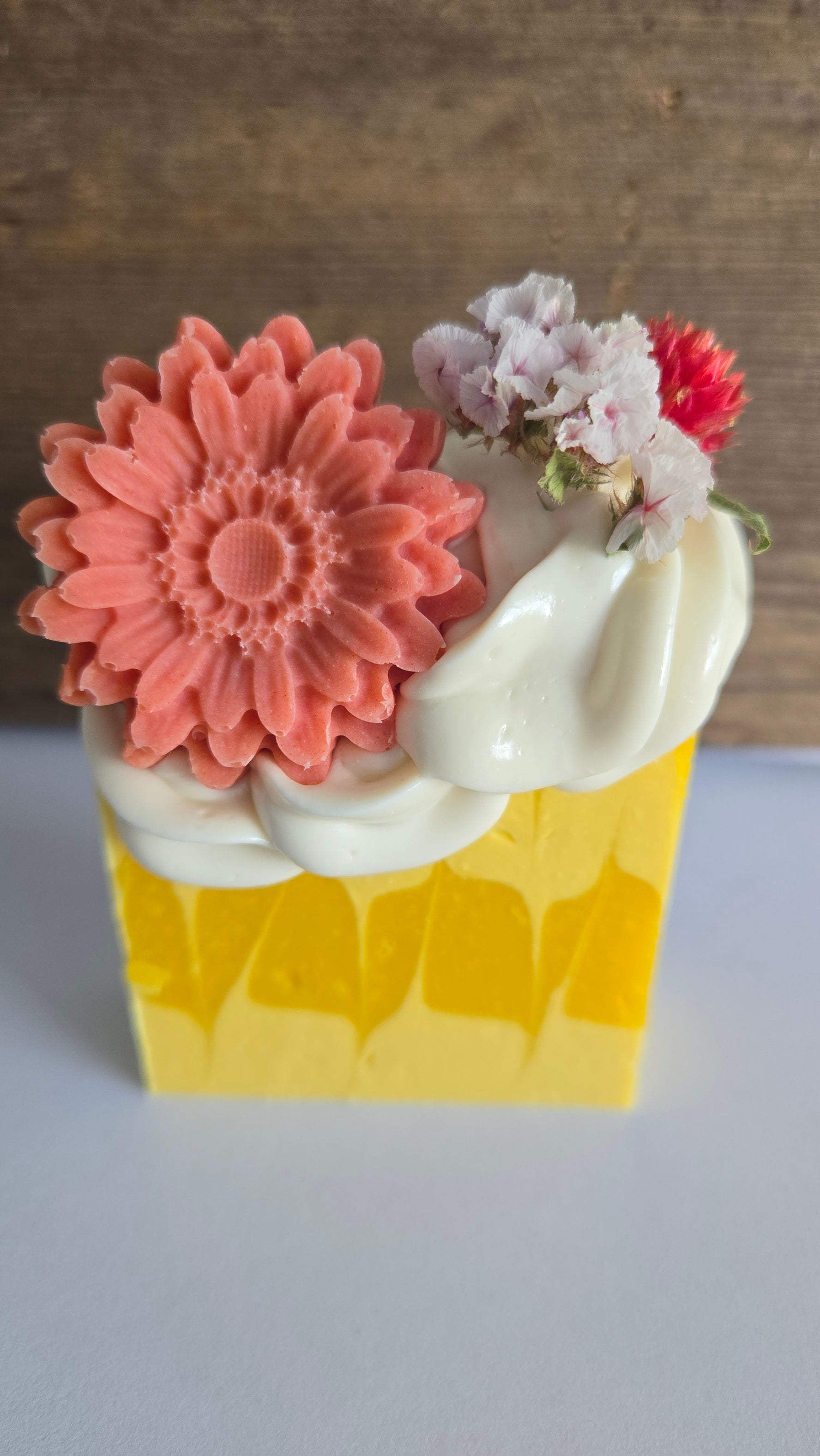 Savon aux huiles essentielles d'agrumes et jus de carotte