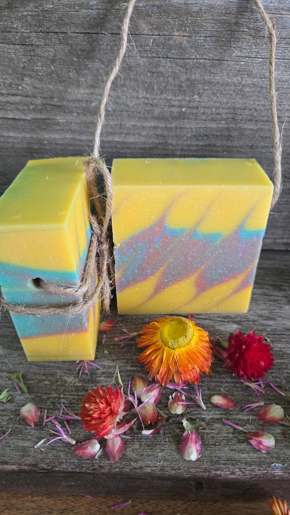 Savon agrumes, bois de ho et lavande