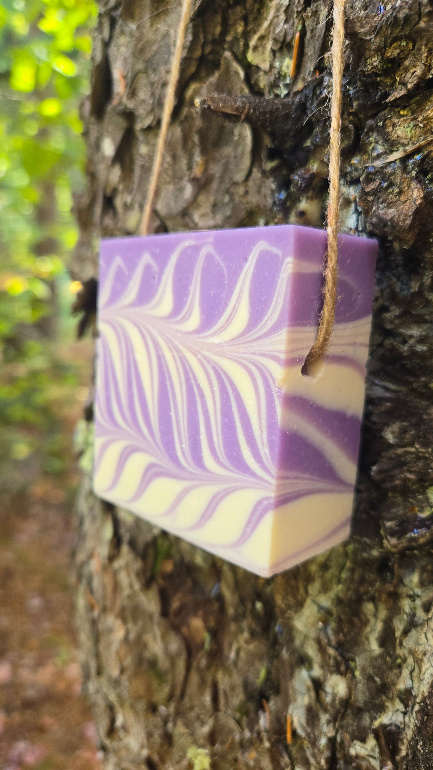 Savon aux huiles essentielles de  lavande et lait d'avoine maison