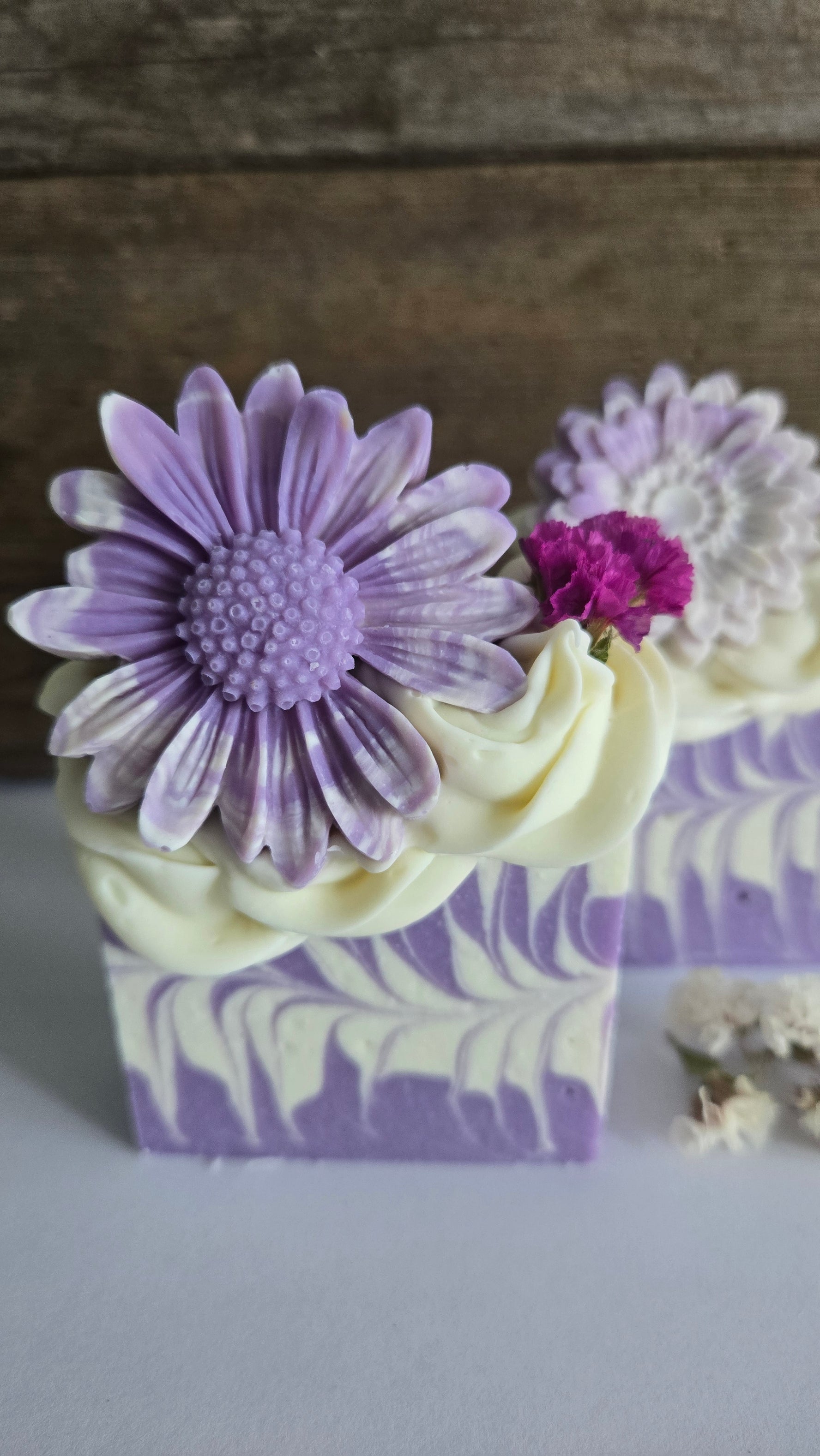 Savon aux huiles essentielles de  lavande et lait d'avoine maison